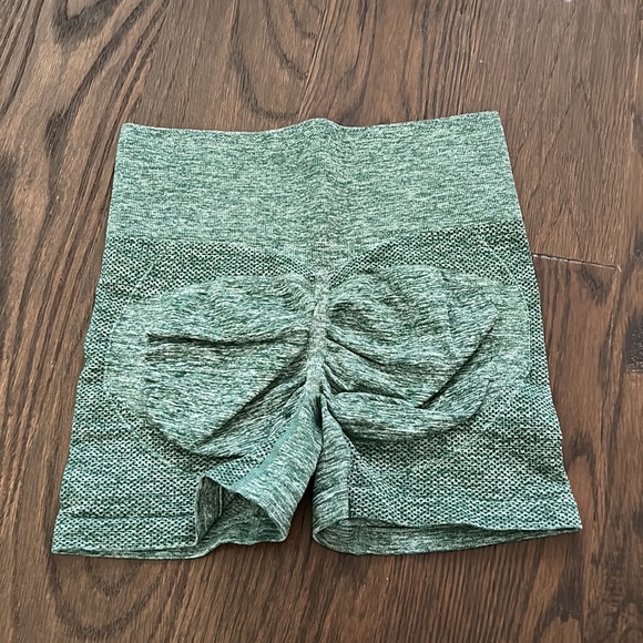 Gym shorts - Picture 2 of 2